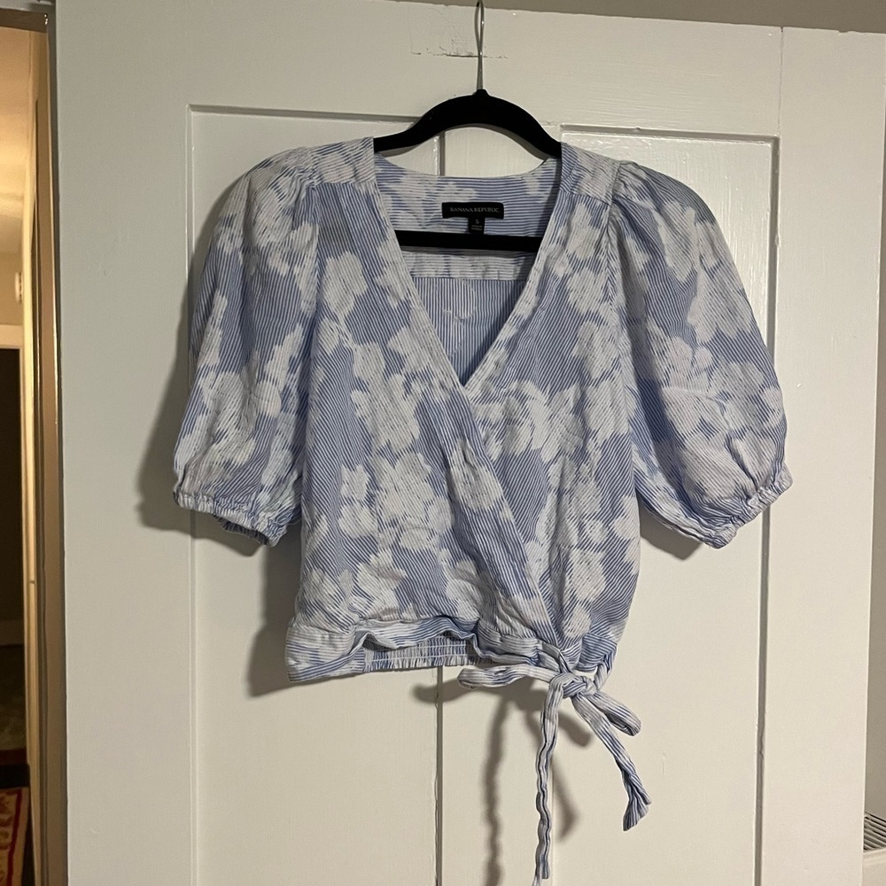 Banana Republic Blue and White Floral Blouse